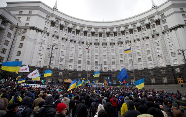 В Киев начали свозить внутренние войска из Симферополя