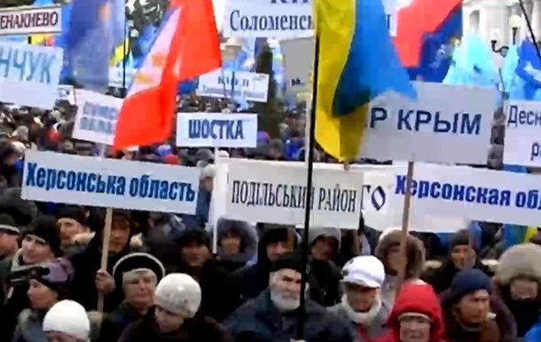 В Киеве на Европейской площади проходит митинг Партии регионов