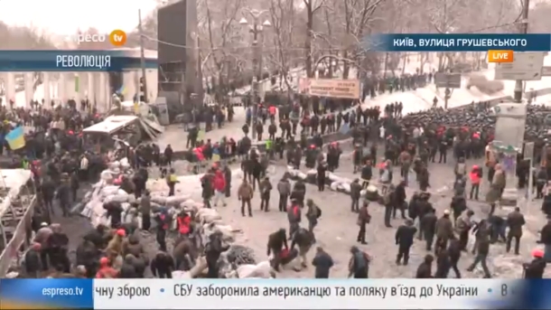 На улице Грушевского продолжается противостояние между активистами и милицией