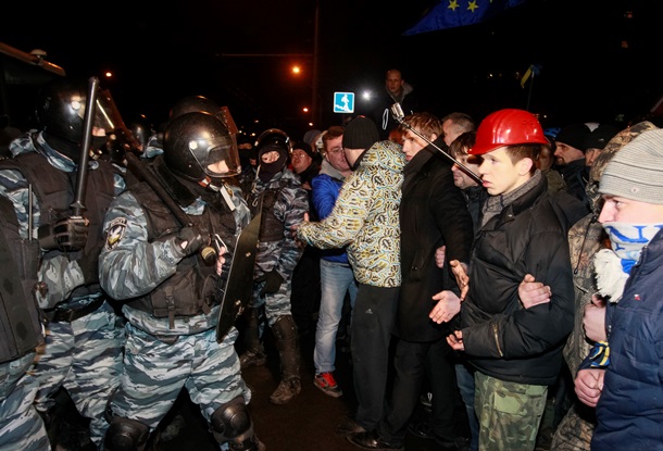 Столкновения с Беркутом. Фото ключевых событий Евромайдана 10-12 января