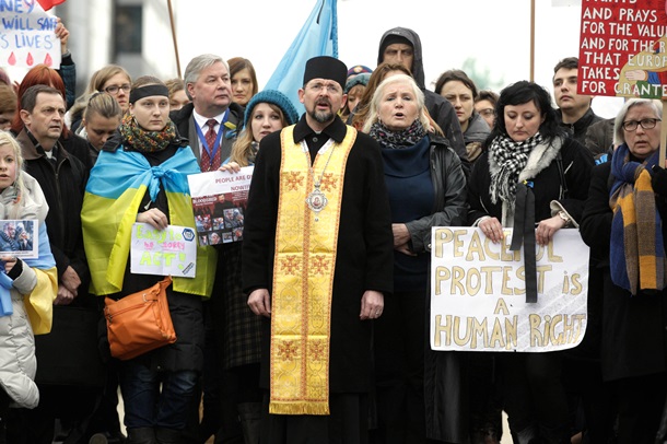 Украинцы вышли на митинги по всему миру