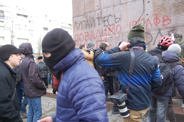 Попытки уничтожить памятник чекистам в Киеве Попытки уничтожить памятник чекистам в Киеве
