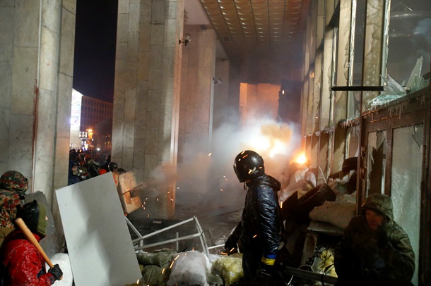 В Киеве массово жгут авто из Западной Украины - СМИ