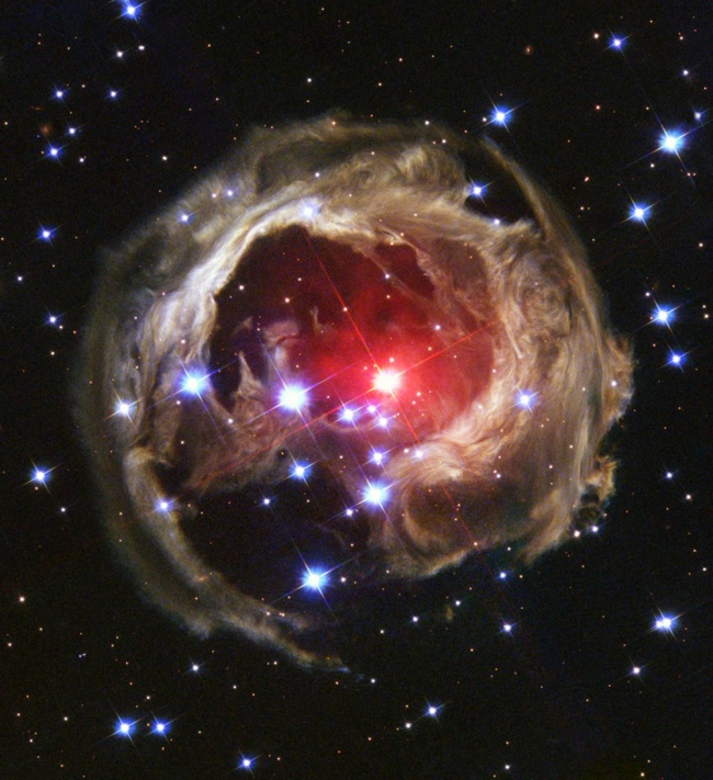 Звезда V838 Mon - 25-летие телескопа Хаббл: лучшие фото космоса