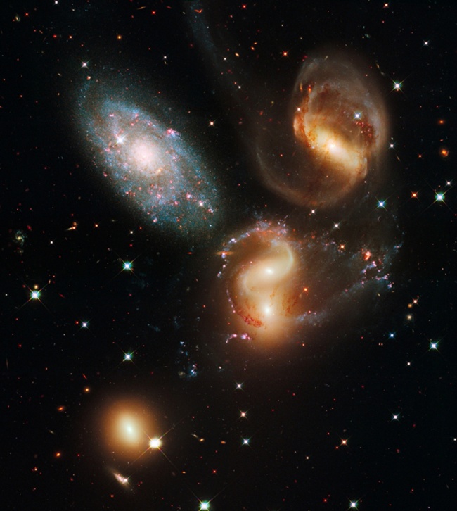 Квинтет Стефана - 25-летие телескопа Хаббл: лучшие фото космоса
