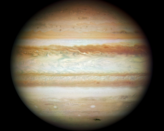 Юпитер в естественном цвете - 25-летие телескопа Хаббл: лучшие фото космоса