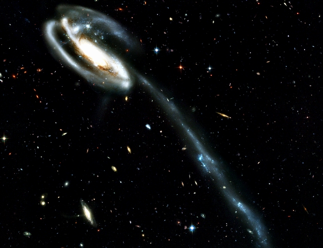 Галактика Головастик - 25-летие телескопа Хаббл: лучшие фото космоса