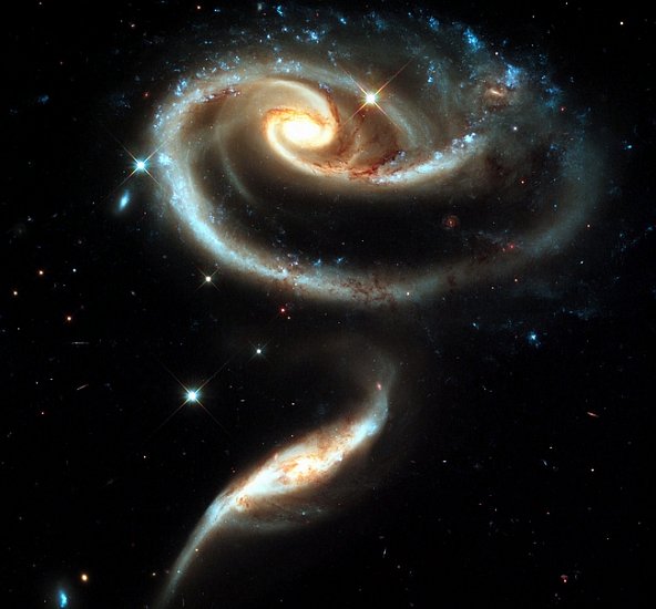 Arp 273 — группа взаимодействующих галактик в созвездии Андромеды - 25-летие телескопа Хаббл: лучшие фото космоса