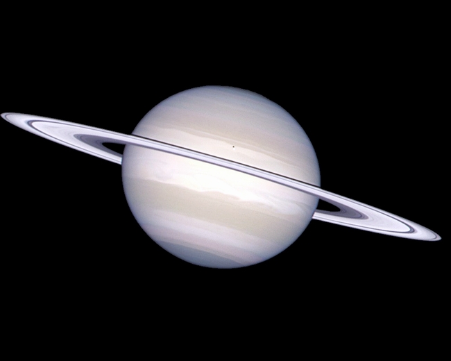 Сатурн в естественном цвете - 25-летие телескопа Хаббл: лучшие фото космоса