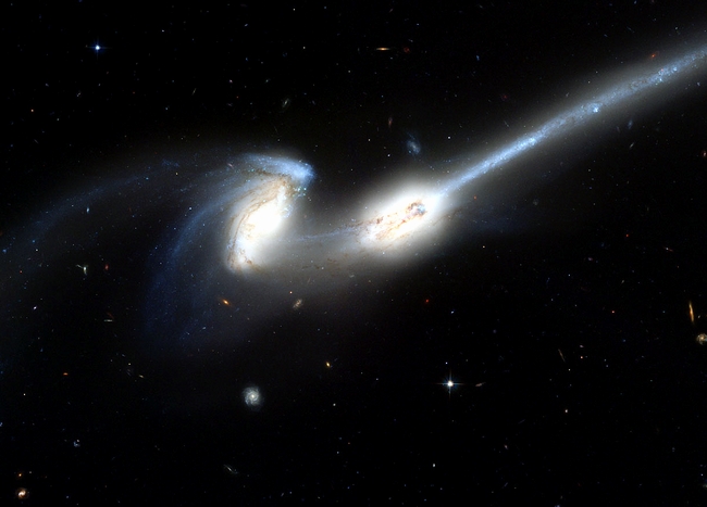 Две спиральные галактики в созвездии Волосы Вероники - 25-летие телескопа Хаббл: лучшие фото космоса