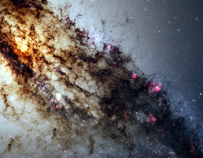 Центавр A (NGC 5128) — линзообразная галактика в созвездии Центавр - 25-летие телескопа Хаббл: лучшие фото космоса