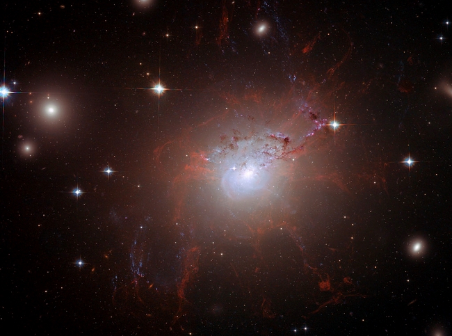 Галактика Персей A (NGC 1275) - 25-летие телескопа Хаббл: лучшие фото космоса