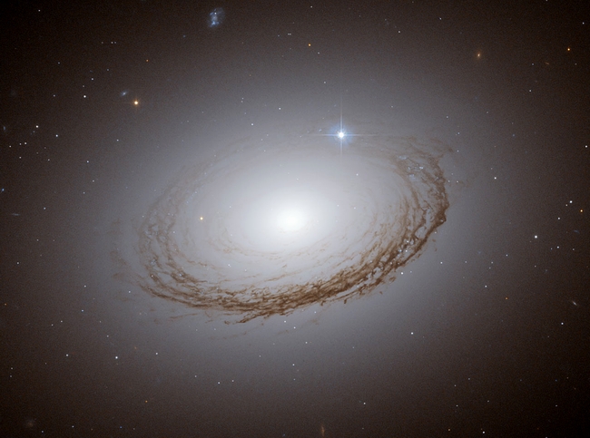 Галактика NGC 7049 в созвездии Индеец - 25-летие телескопа Хаббл: лучшие фото космоса