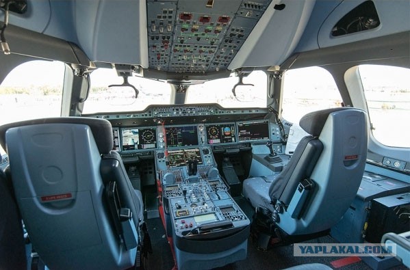 Airbus A350 XWB (англ. Extra Wide Body — сверхширокий фюзеляж) - Фото из кабин разных самолетов/вертолётов