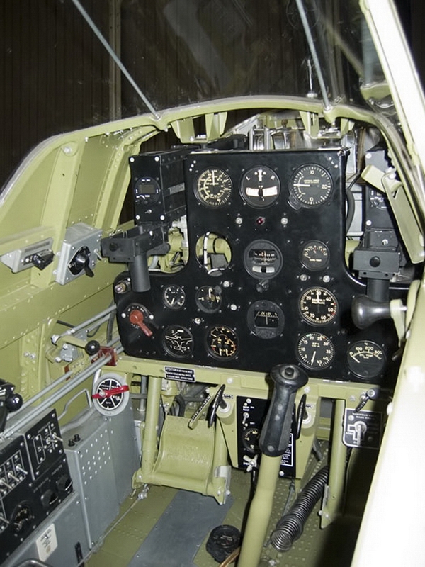 Hawk 75 Cockpit - Фото из кабин разных самолетов/вертолётов