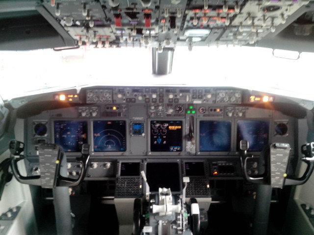 B737-800 - Фото из кабин разных самолетов/вертолётов
