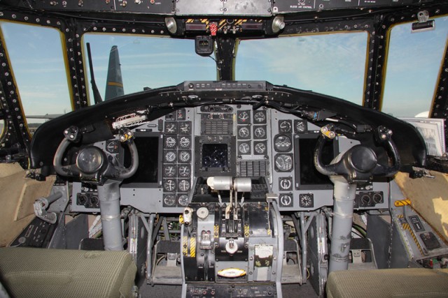 Grumman C-2 - Фото из кабин разных самолетов/вертолётов