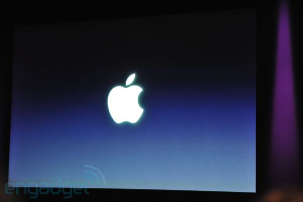 Стив Джобс на презентации iPhone OS4. 8 апреля 2010 года, штаб