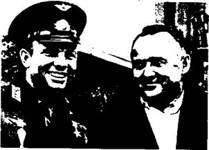 Главный конструктор космических кораблей С.П. Королев и первый космонавт Земли Ю.А. Гагарин