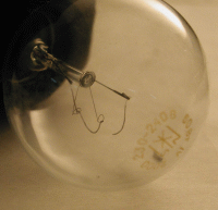  Перегоревшая лампа 220В, 60 Вт перед началом эксперимента.