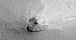 В этом снимке Mars Global Surveyor многие видят космический корабль