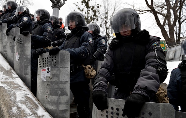 Милиция начала штурм блокпостов митингующих в центре Киева - оппозиция