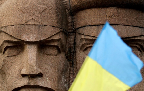Как в Киеве пытались уничтожить памятник чекистам