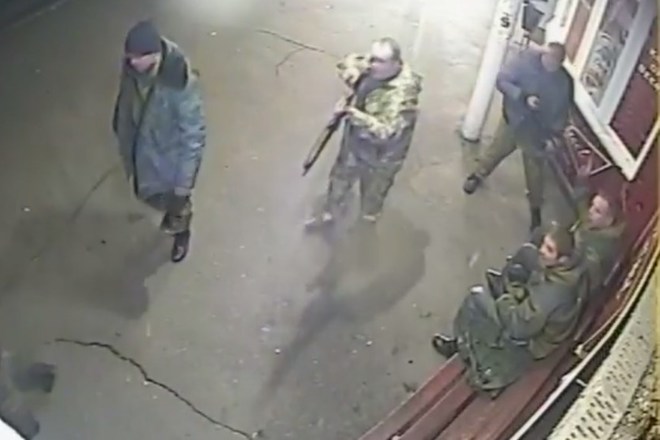 В сети появилось видео зверских разборок между боевиками «Оплота» в Донецке