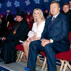Подробно о любовнице Януковича, которую вывозили из Межигорье вертолетом вместе с чемоданами денег и собачкой