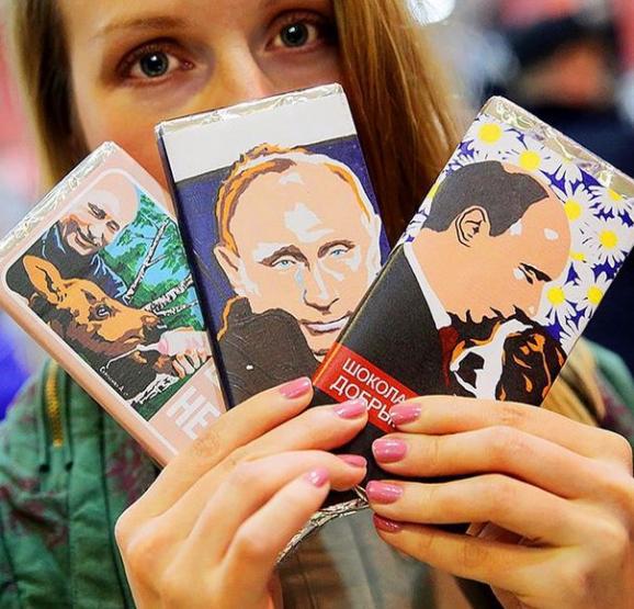 В РФ начали продавать шоколадки с изображением доброго Путина. ФОТОфакт В РФ начали продавать шоколадки с изображением доброго Путина. ФОТОфакт