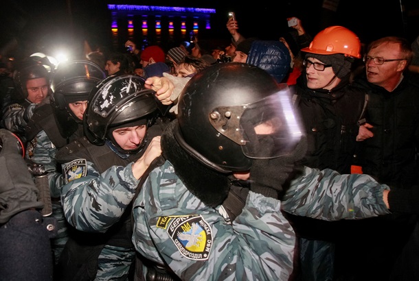 Столкновения с Беркутом. Фото ключевых событий Евромайдана 10-12 января