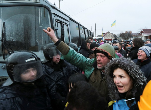 Автомайдан в Межигорье. Фото ключевых событий Евромайдана 10-12 января Автомайдан в Межигорье. Фото ключевых событий Евромайдана 10-12 января