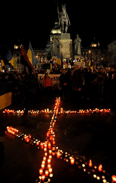 Украинцы вышли на митинги по всему миру