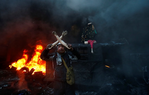 Пятый день противостояния на Грушевского. Фото-видерепортажи 23 января Пятый день противостояния на Грушевского. Фото-видерепортажи 23 января