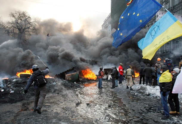 Пятый день противостояния на Грушевского. Фото-видерепортажи 23 января Пятый день противостояния на Грушевского. Фото-видерепортажи 23 января