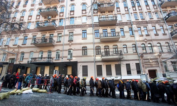 В полной боеготовности. Фото активистов Евромайдана накануне внеочередной сессии Рады В полной боеготовности. Фото активистов Евромайдана накануне внеочередной сессии Рады