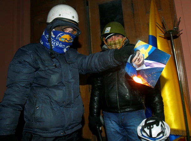 В полной боеготовности. Фото активистов Евромайдана накануне внеочередной сессии Рады В полной боеготовности. Фото активистов Евромайдана накануне внеочередной сессии Рады