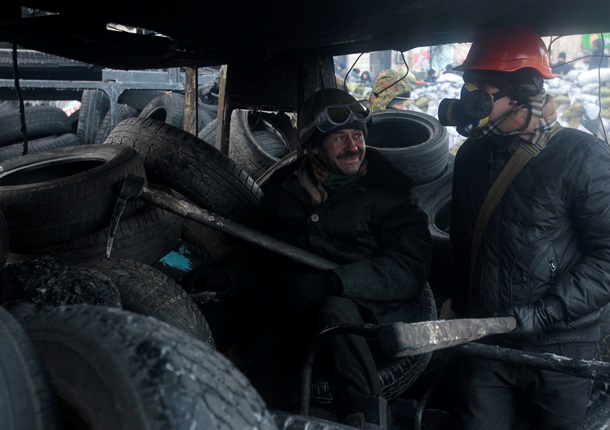 В полной боеготовности. Фото активистов Евромайдана накануне внеочередной сессии Рады В полной боеготовности. Фото активистов Евромайдана накануне внеочередной сессии Рады