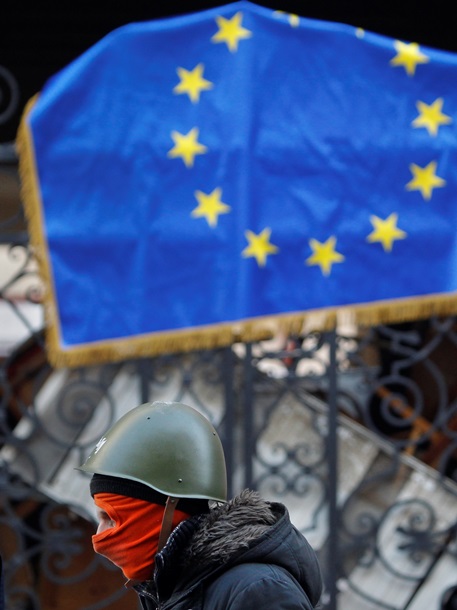 В полной боеготовности. Фото активистов Евромайдана накануне внеочередной сессии Рады В полной боеготовности. Фото активистов Евромайдана накануне внеочередной сессии Рады