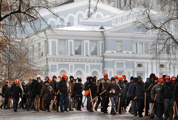 В полной боеготовности. Фото активистов Евромайдана накануне внеочередной сессии Рады В полной боеготовности. Фото активистов Евромайдана накануне внеочередной сессии Рады