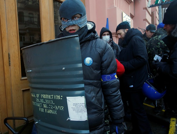 В полной боеготовности. Фото активистов Евромайдана накануне внеочередной сессии Рады В полной боеготовности. Фото активистов Евромайдана накануне внеочередной сессии Рады