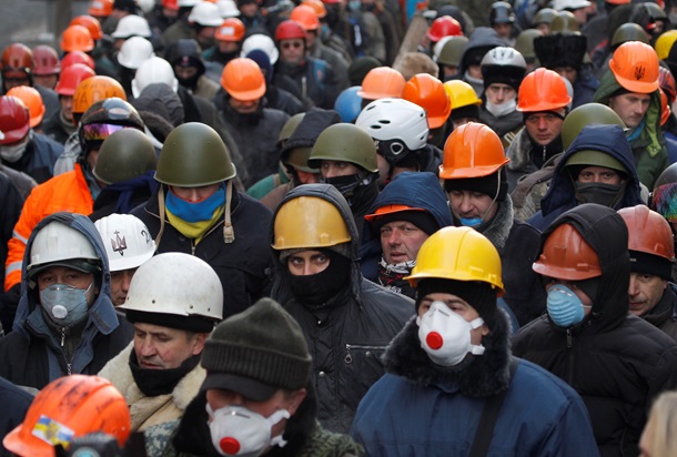 В полной боеготовности. Фото активистов Евромайдана накануне внеочередной сессии Рады В полной боеготовности. Фото активистов Евромайдана накануне внеочередной сессии Рады