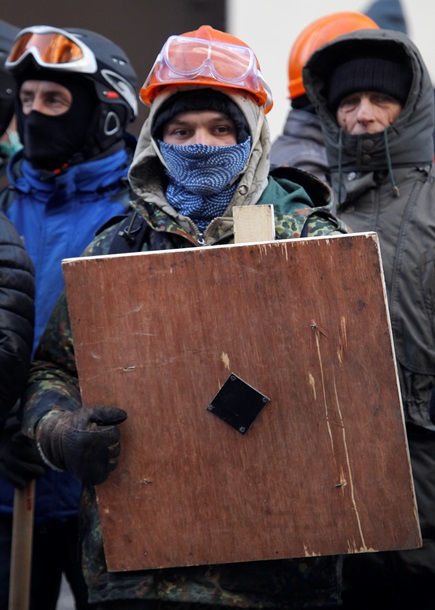 В полной боеготовности. Фото активистов Евромайдана накануне внеочередной сессии Рады В полной боеготовности. Фото активистов Евромайдана накануне внеочередной сессии Рады