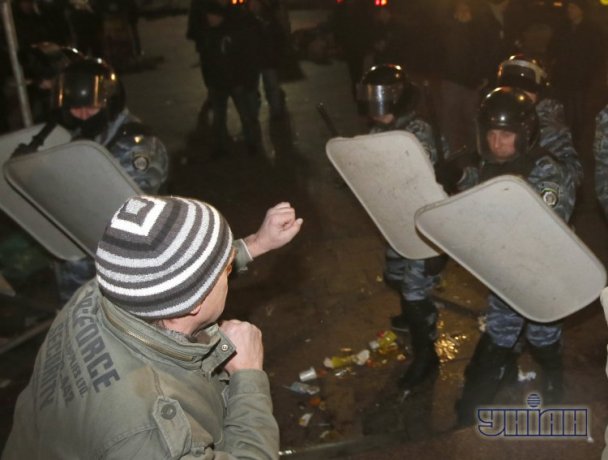 Разгон Беркутом Евромайдана