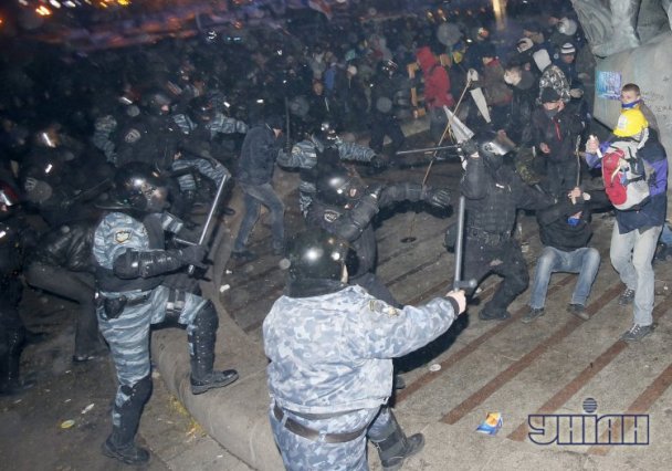 Разгон Беркутом Евромайдана