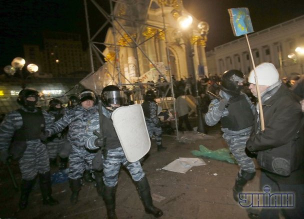 Разгон Беркутом Евромайдана