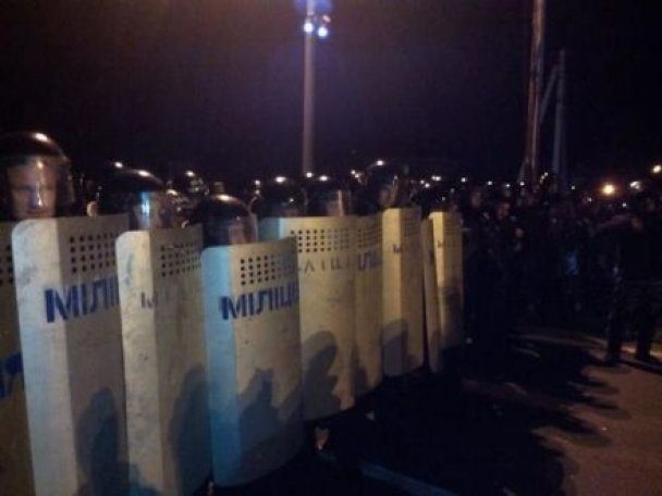 Разгон Беркутом Евромайдана