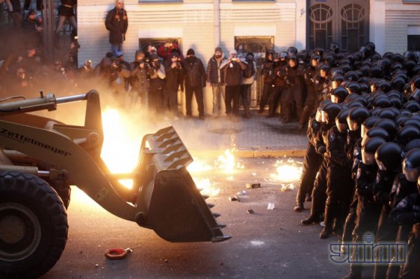 Разгон Беркутом Евромайдана