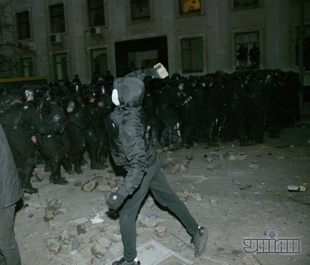 Разгон Беркутом Евромайдана