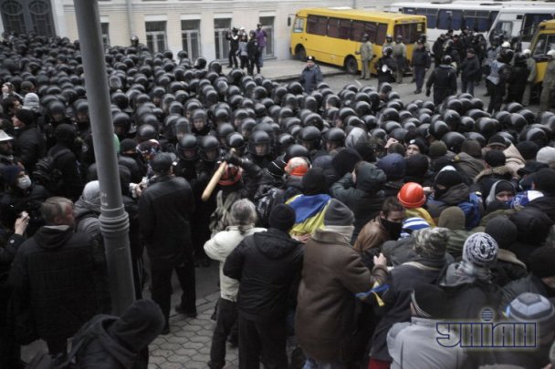 Разгон Беркутом Евромайдана